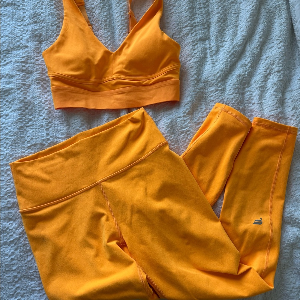Vibrant orange Women's workout set - Picture 5 of 5